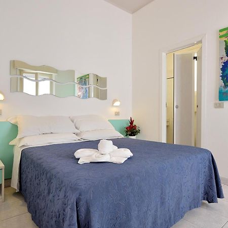 Hotel Oltremar B&B Cattolica Bagian luar foto
