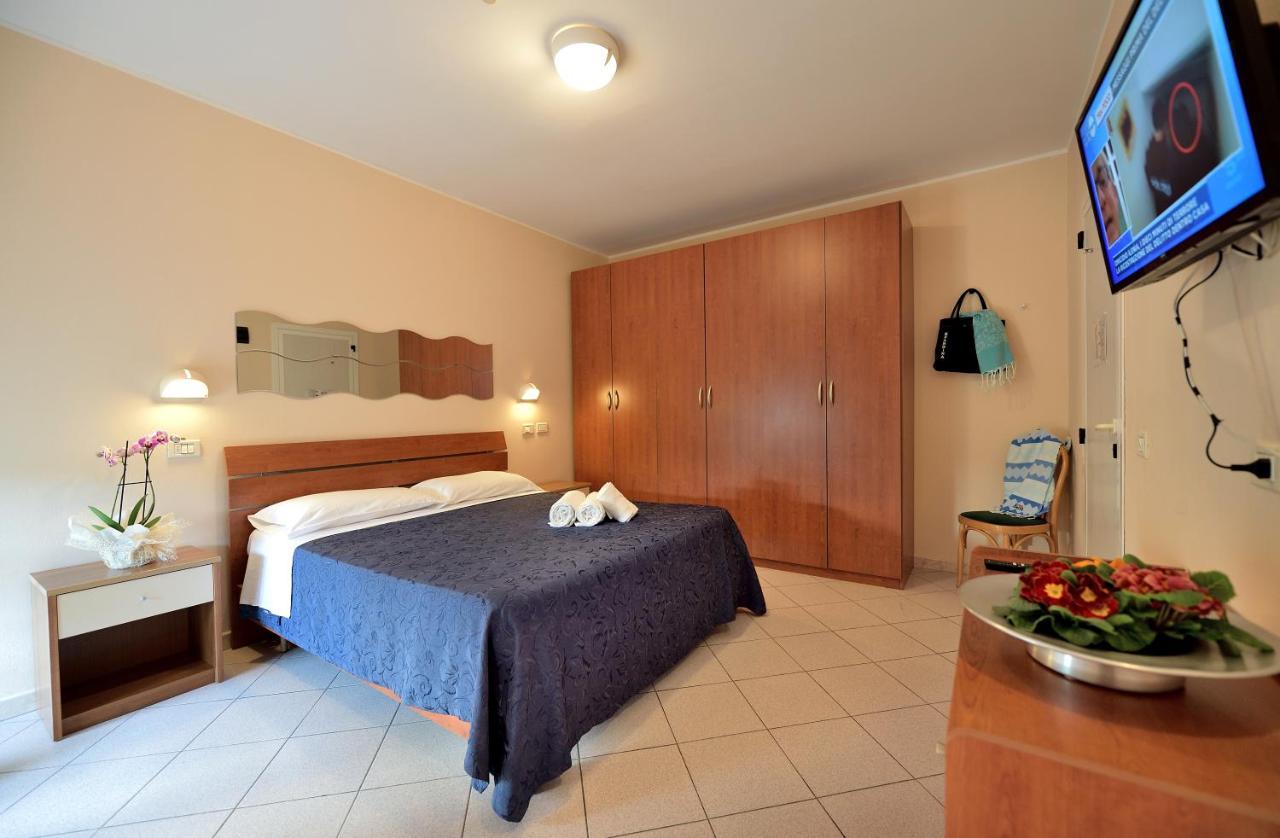 Hotel Oltremar B&B Cattolica Bagian luar foto