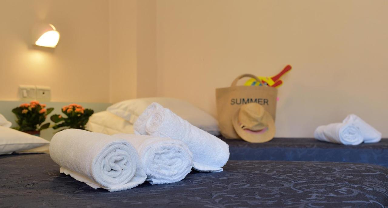 Hotel Oltremar B&B Cattolica Bagian luar foto
