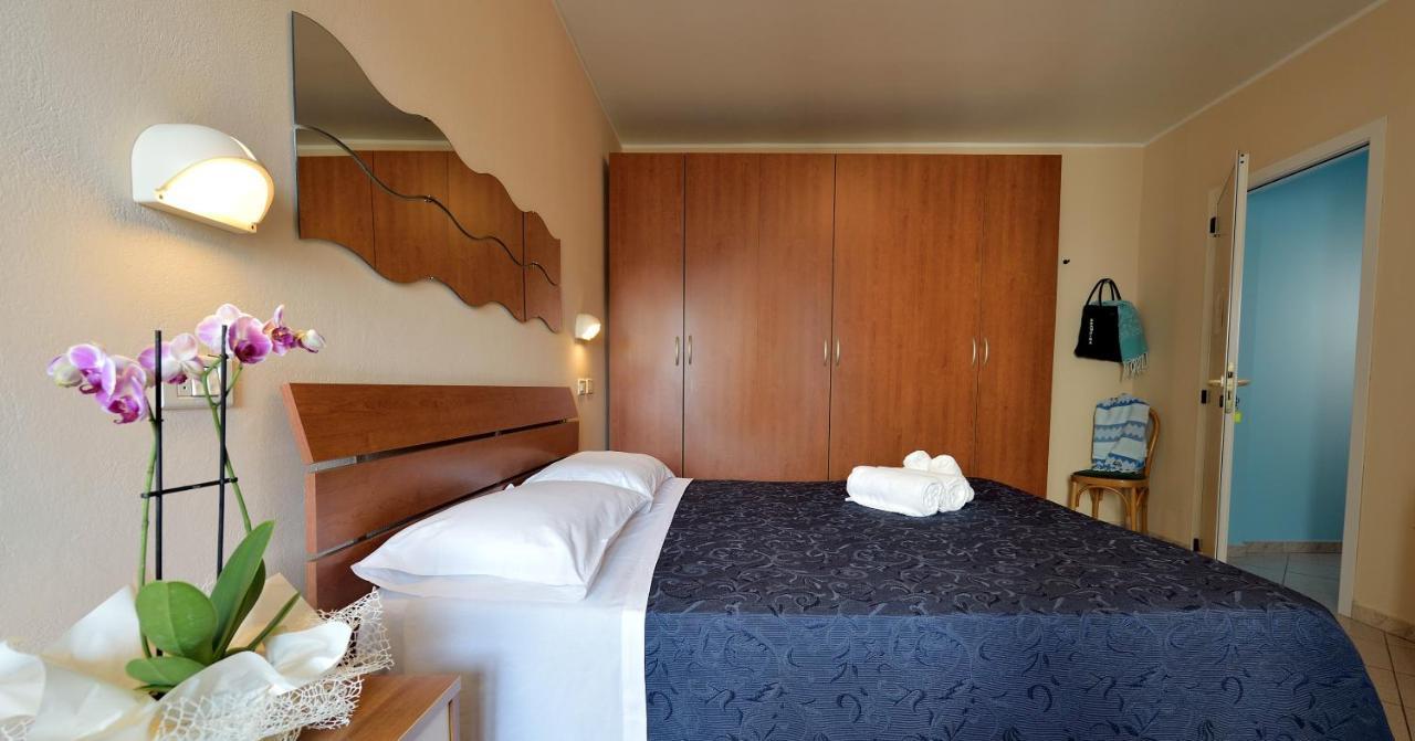 Hotel Oltremar B&B Cattolica Bagian luar foto