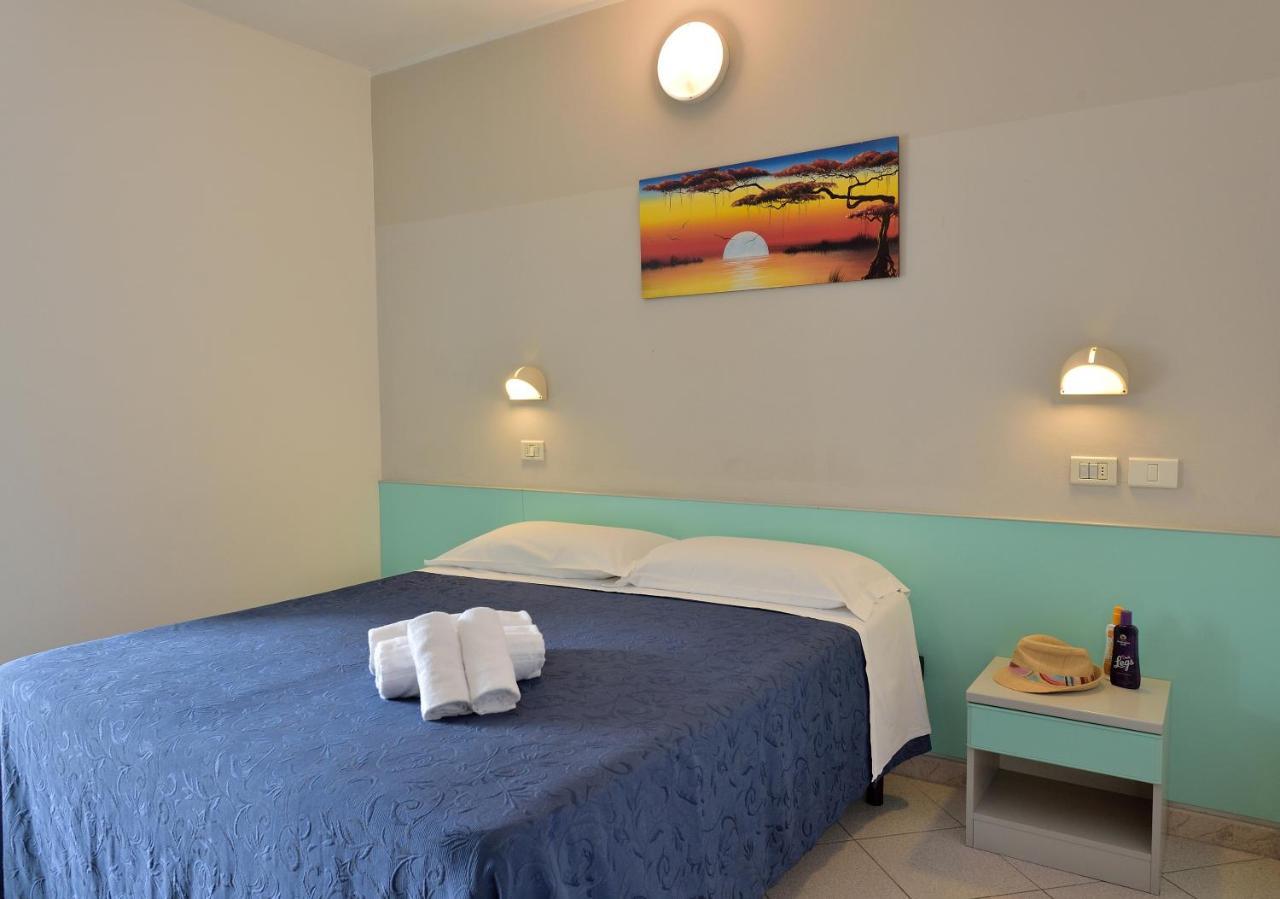 Hotel Oltremar B&B Cattolica Bagian luar foto