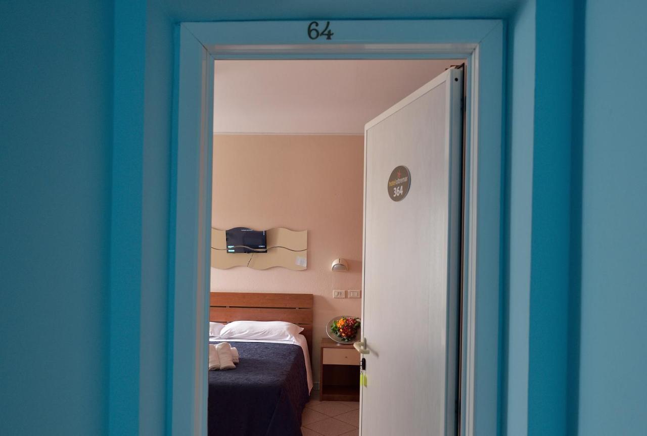 Hotel Oltremar B&B Cattolica Bagian luar foto
