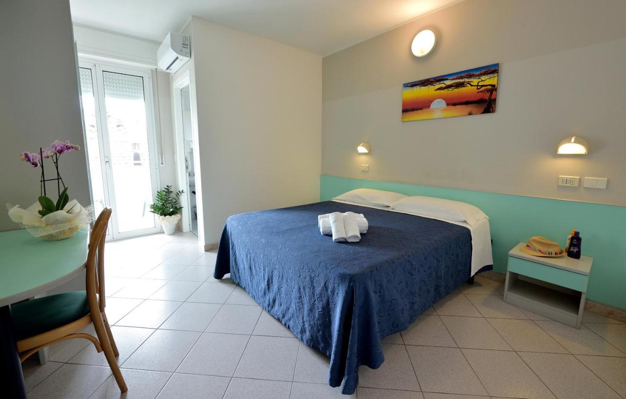 Hotel Oltremar B&B Cattolica Bagian luar foto
