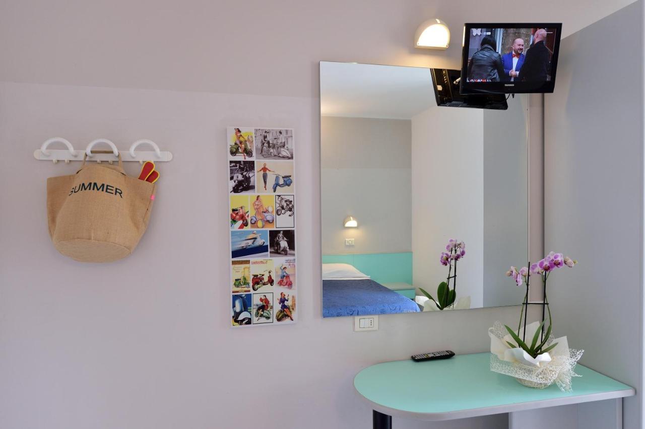Hotel Oltremar B&B Cattolica Bagian luar foto