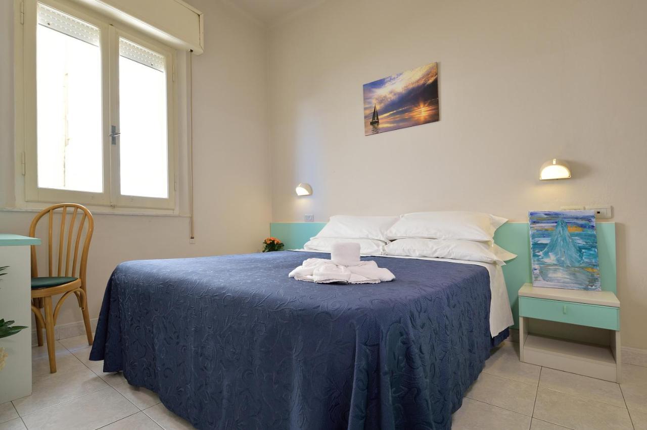Hotel Oltremar B&B Cattolica Bagian luar foto
