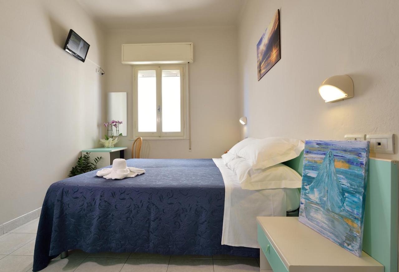 Hotel Oltremar B&B Cattolica Bagian luar foto