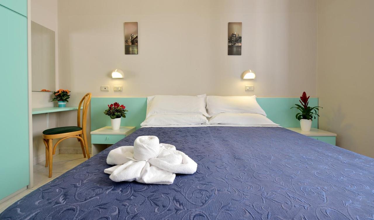 Hotel Oltremar B&B Cattolica Bagian luar foto