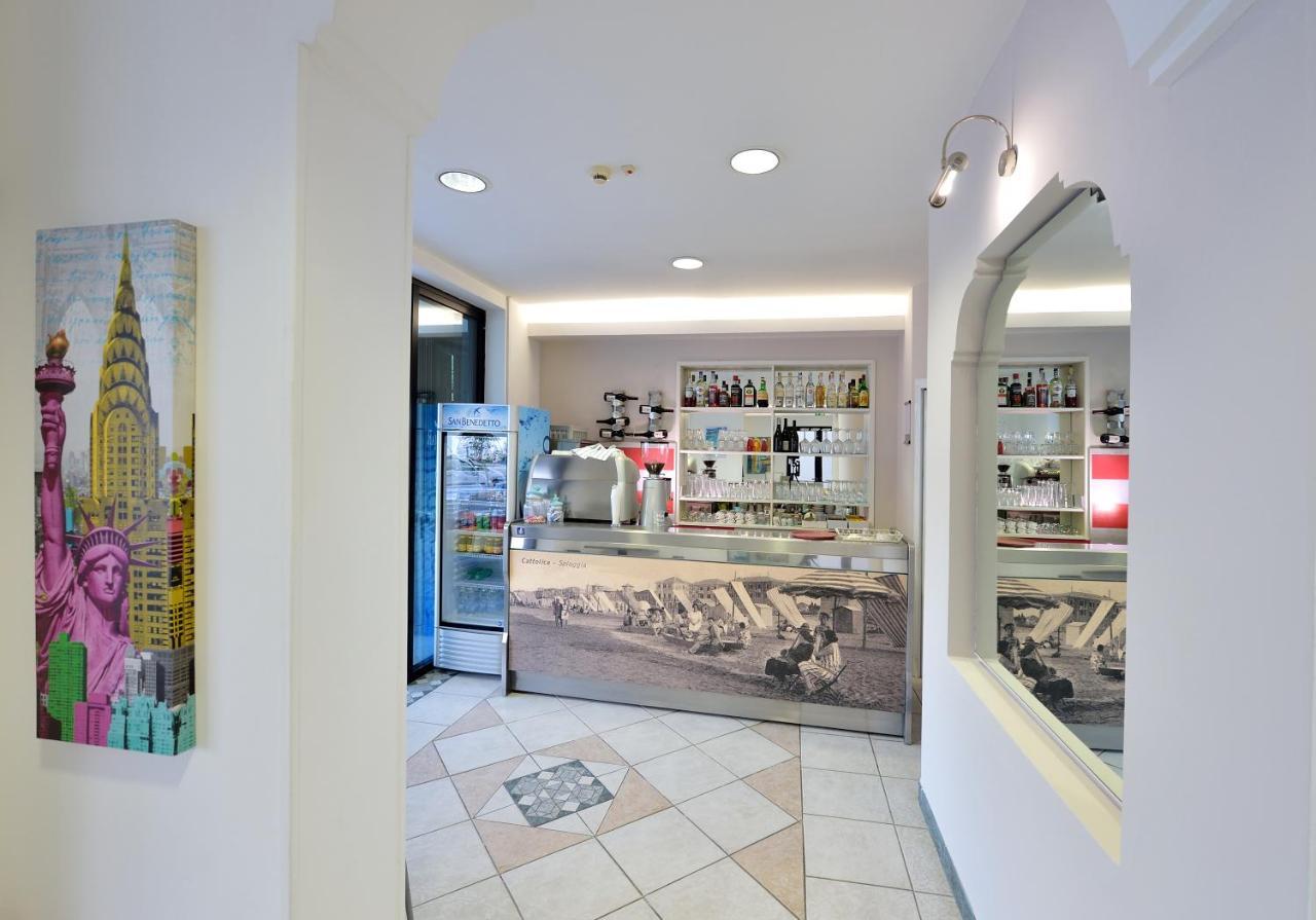 Hotel Oltremar B&B Cattolica Bagian luar foto