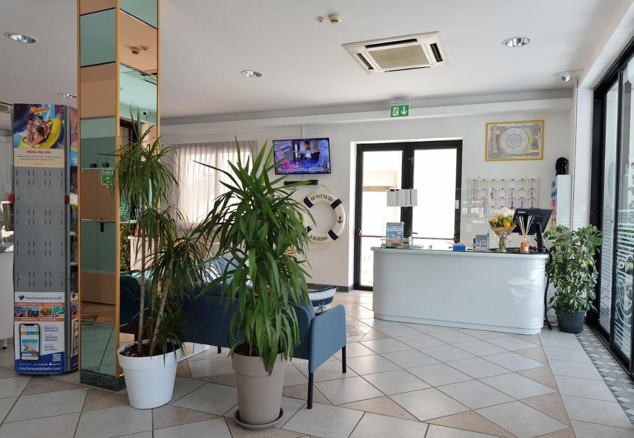 Hotel Oltremar B&B Cattolica Bagian luar foto