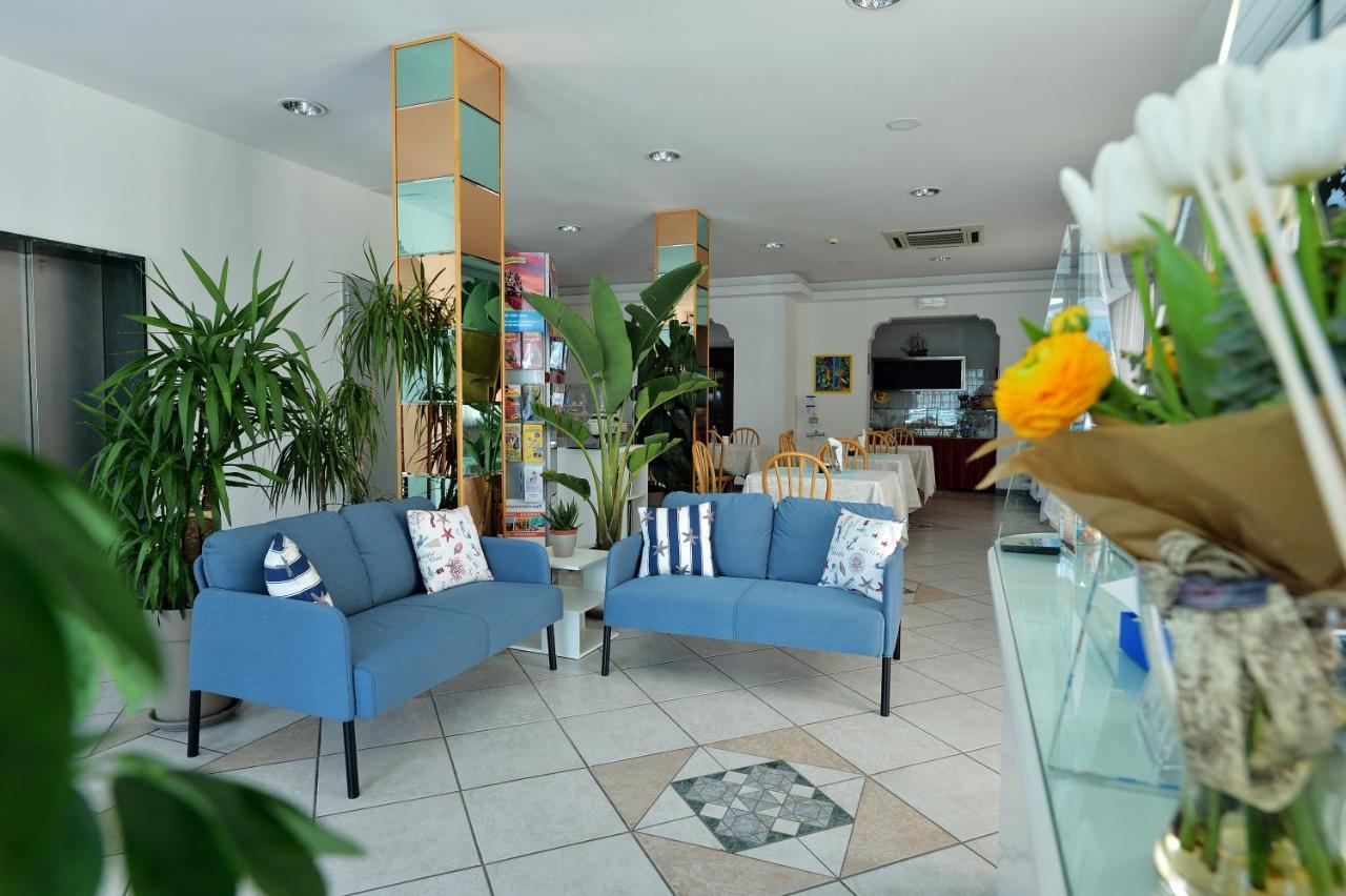 Hotel Oltremar B&B Cattolica Bagian luar foto