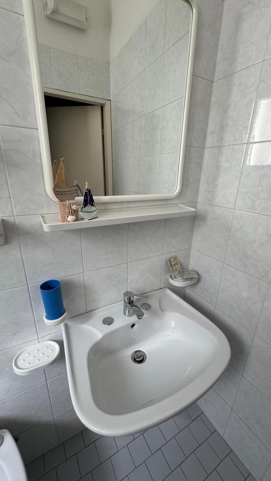 Hotel Oltremar B&B Cattolica Bagian luar foto