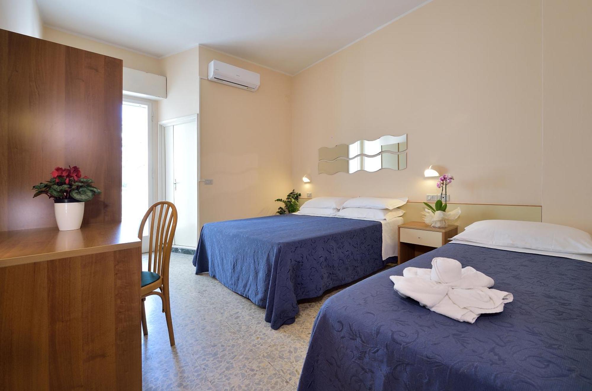 Hotel Oltremar B&B Cattolica Bagian luar foto