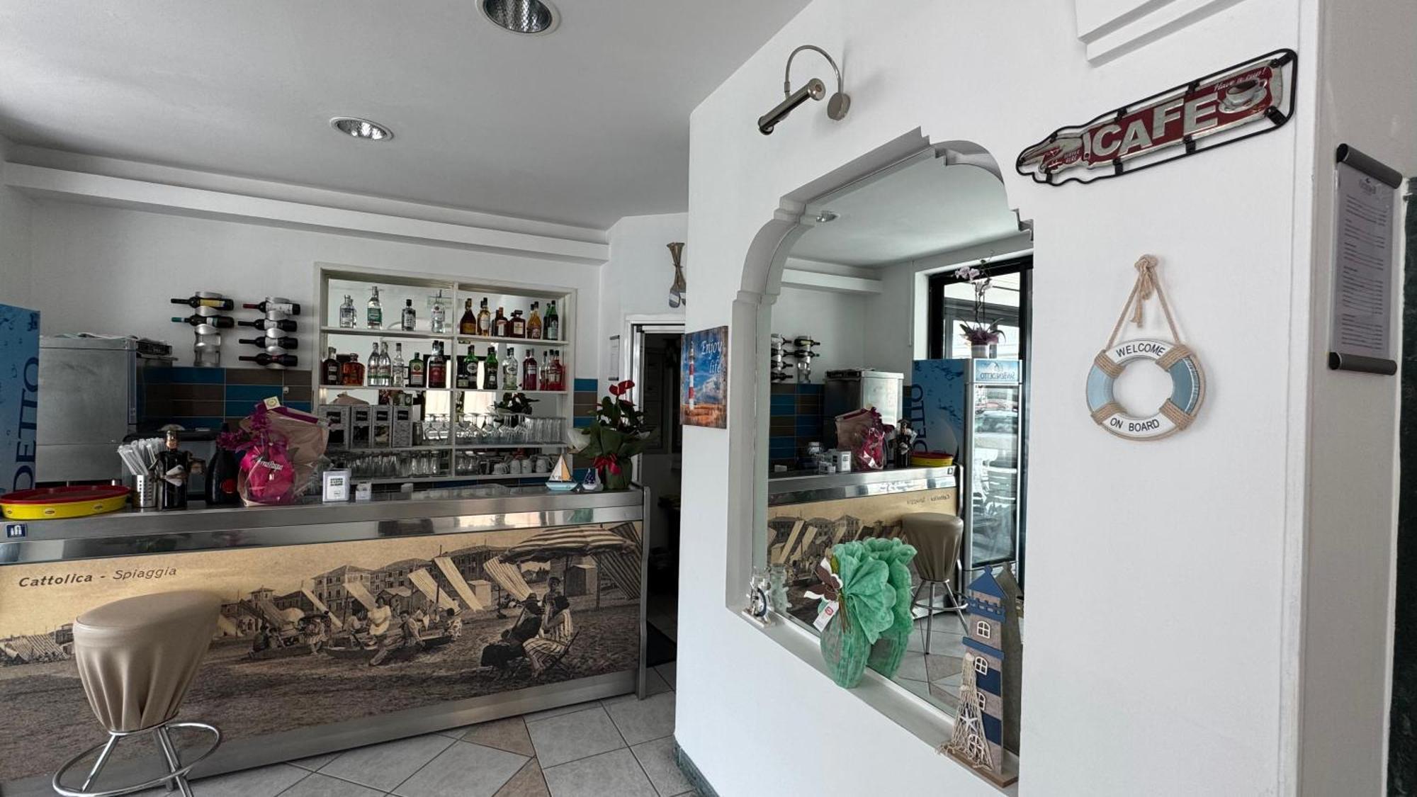 Hotel Oltremar B&B Cattolica Bagian luar foto