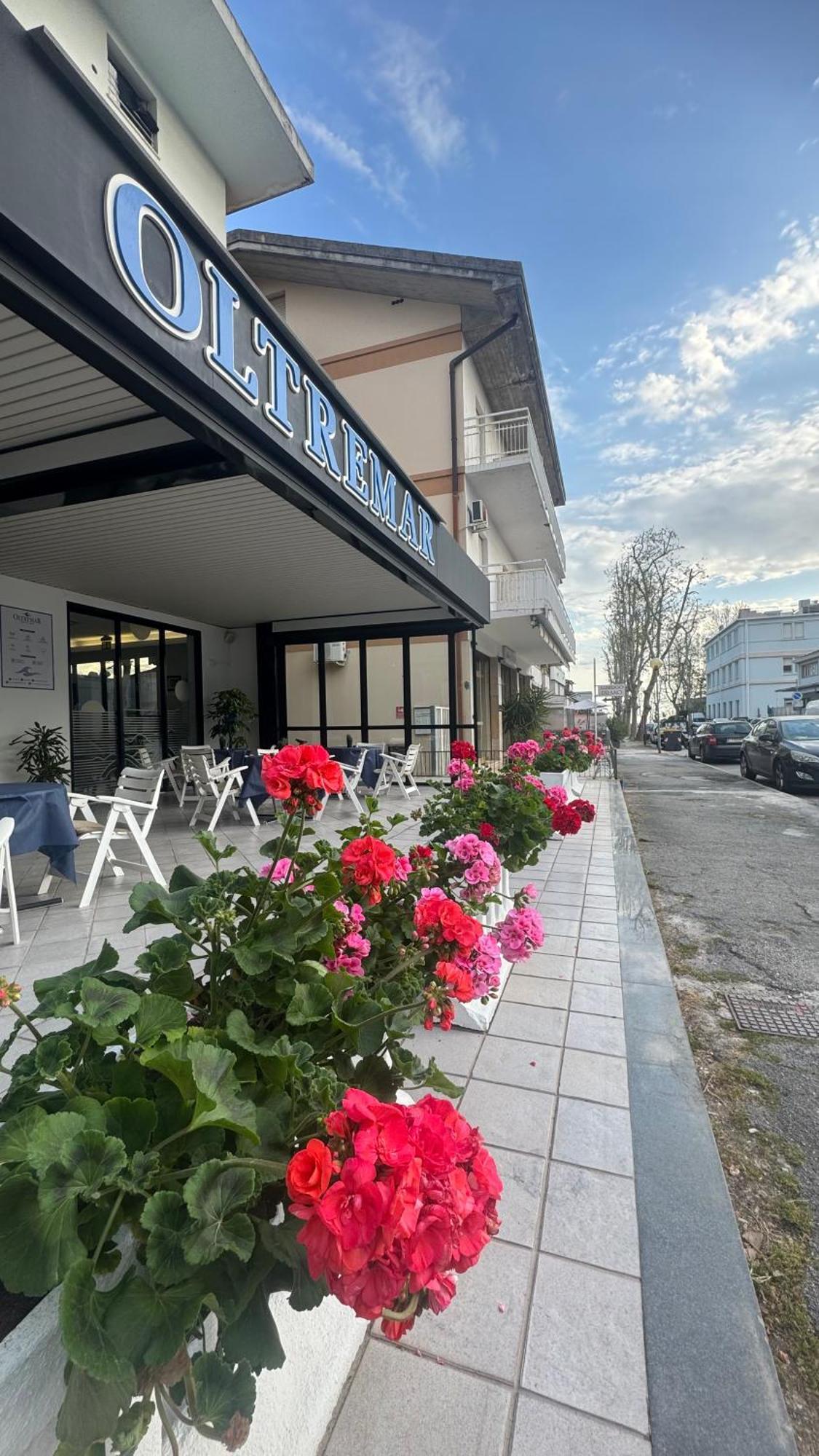 Hotel Oltremar B&B Cattolica Bagian luar foto